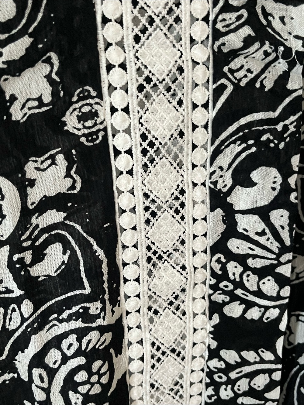 Vince Camuto Lace-Trim Black and White Kimono Wrap OSFM - Picture 9 of 15